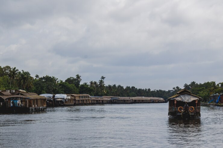 best luxury houseboat in Alleppey